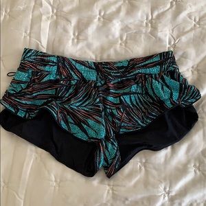 LULU LEMON SHORTS size 2
